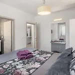 Beautiful Home In Pula * פולה