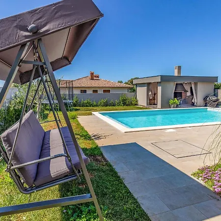 Beautiful Home In Pula Pula