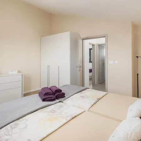 Beautiful Home In Pula * Pula
