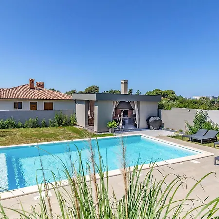 Ferienhaus Cozy In With Wifi